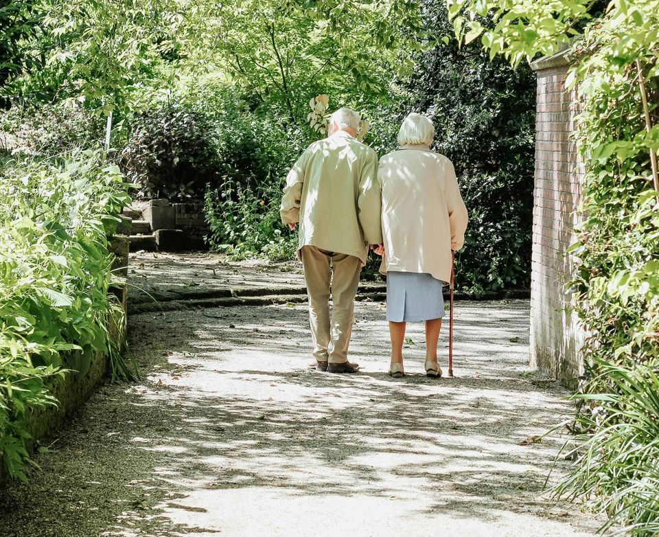 Due ospiti che fanno una passeggiata da soli