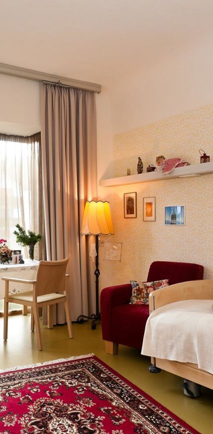 Una camera accogliente con tanti oggetti personali